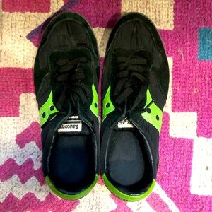Saucony Women’s sneakers. Size US 9. 🖤